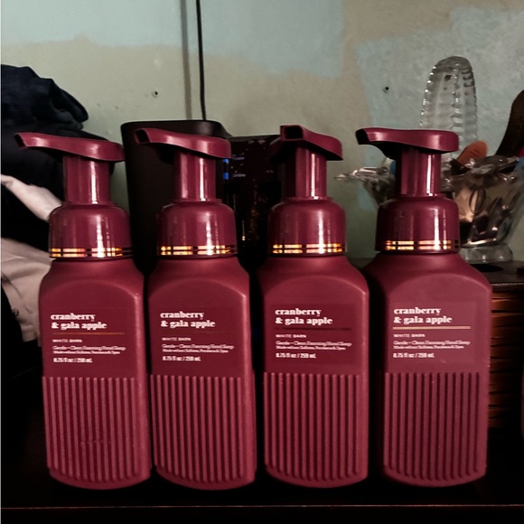 white barn bath & body works Other - Cranberry & Gala Apple Foaming Hand Soap Set (4)